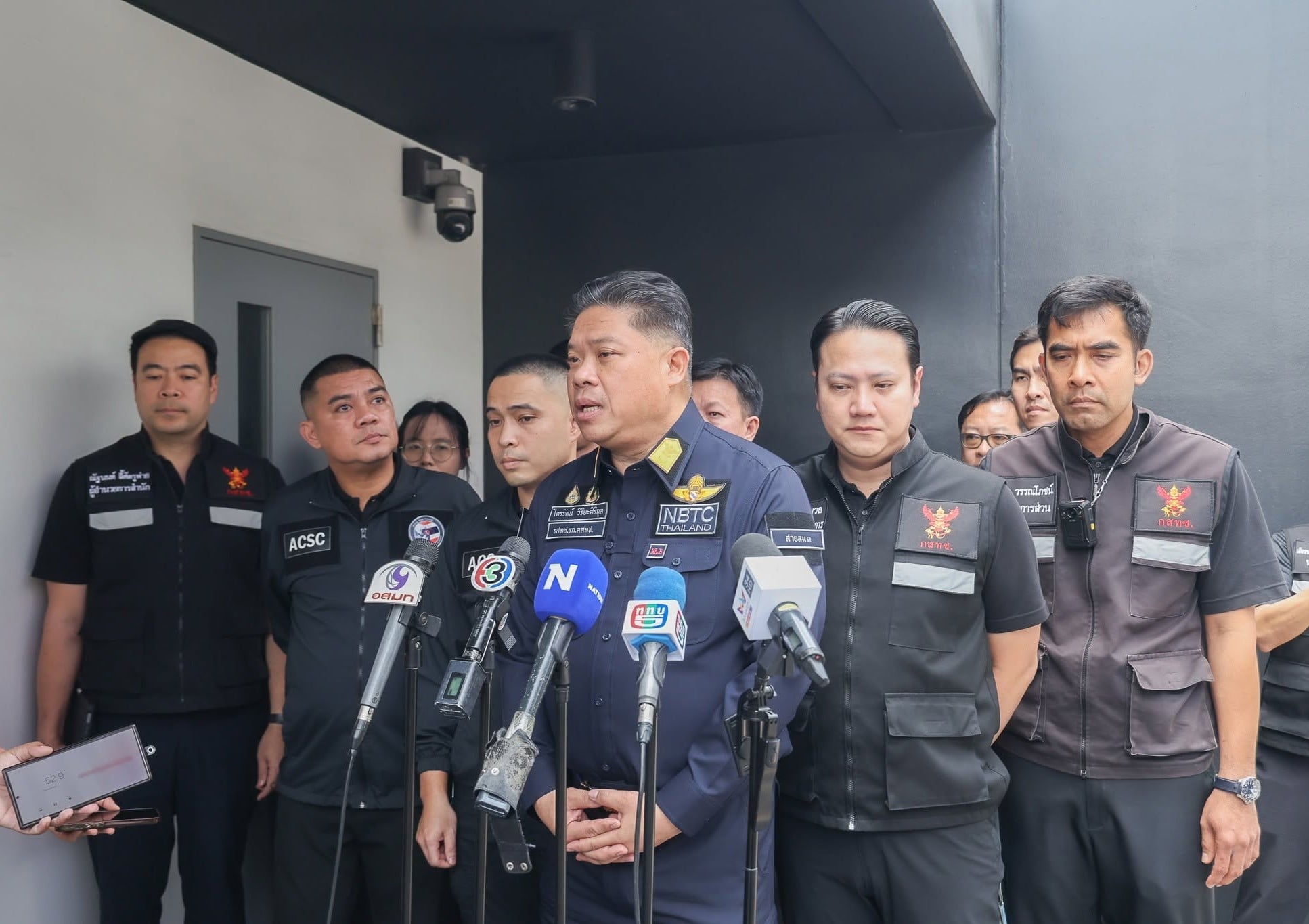 สำนักงาน กสทช. ร่วมกับ บก.ปอท. สนธิกำลังตรวจค้น Data Center ขยายผลเส้นทางอินเทอร์เน็ตเชื่อมโยงขบวนการหลอกลวงประชาชนจากประเทศเพื่อนบ้าน