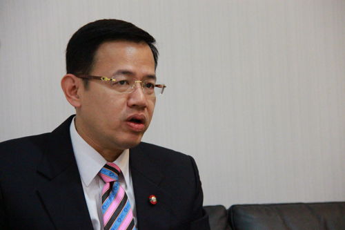 คณะอนุฯบูรณาการกฎหมาย กทค. ยกเครื่องกลไกรับเรื่องร้องเรียนมือถือชงร่างระเบียบ กสทช. ว่า ด้วยกระบวนการรับและพิจารณาเรื่องร้องเรียนฯ เล็งรื้อ 8 ประเด็นหลัก เร่งเสนอบอร์ด กทค. พิจารณา ก่อนสงกรานต์นี้ “สุทธิพล” ดักคอพวกที่ชอบแตะถ่วงถือเป็นการขวางผลประโยชน์ของผู้บริโภค
