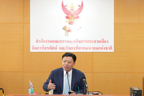 กทค. มีมติไม่ขยายมาตรการเยียวยา แต่รับทราบแนวทางการแก้ไขปัญหาให้ซิม 900 ยังใช้งานต่อไปตามที่ ทรูเสนอ และมีมติให้สำนักงานออกคำสั่งให้การโอนย้ายลูกค้าที่ค้างในระบบ 6 แสนรายให้แล้วเสร็จโดยด่วน