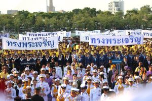  พิธีอัญเชิญพานพุ่มทอง - พุ่มเงิน ถวายราชสักการะสมเด็จพระนางเจ้า ฯ พระบรมราชินี พร้อมจุดเทียนถวายพระพรชัยมงคล เนื่องในโอกาสวันเฉลิมพระชนมพรรษา 3 มิถุนายน 2562