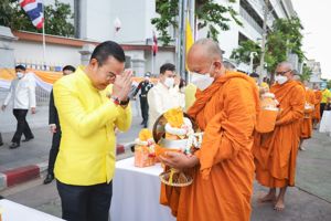 พิธีทำบุญตักบาตรถวายพระราชกุศล งานฉลองพระชนมายุ 8 รอบ สมเด็จพระอริยวงศาคตญาณ สมเด็จพระสังฆราชสกลมหาสังฆปริณายก