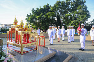 พิธีวางพานพุ่มถวายราชสักการะ พระบรมราชานุสาวรีย์พระบาทสมเด็จพระปรมินทรมหาจุฬาลงกรณ์ พระจุลจอมเกล้าเจ้าอยู่หัว เนื่องในวันสื่อสารแห่งชาติ ประจำปี 2568